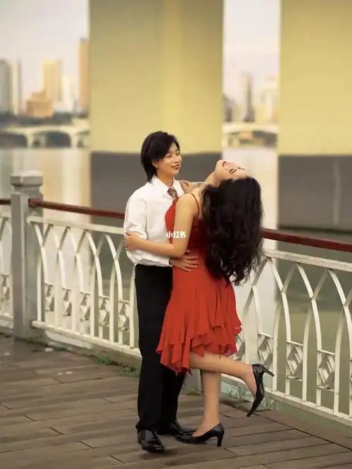 我只是记录了两个女孩子的爱情!