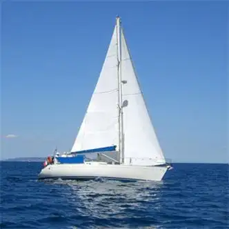 海面航行的帆船头像图片