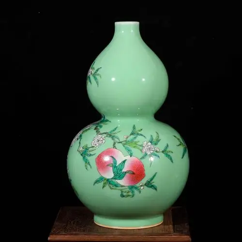 粉彩豆青寿桃葫芦瓶 景德镇助理陶瓷美术师