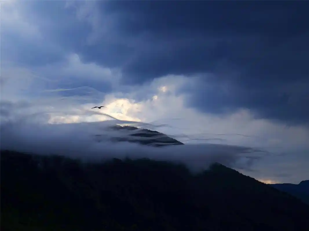 空灵明净高质感天空白云高清电脑壁纸