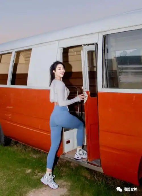 广东健身女神身材炸裂健身才能收获越来越好的自己