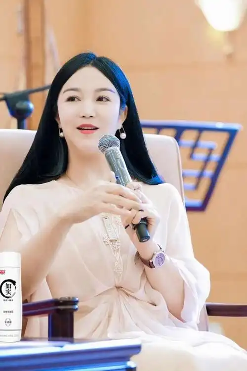 古筝演奏家袁莎专辑出水莲发行限量版纪念品同场发布