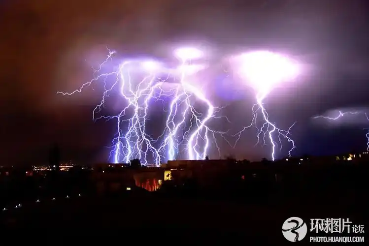 恐怖闪电袭击如外星入侵