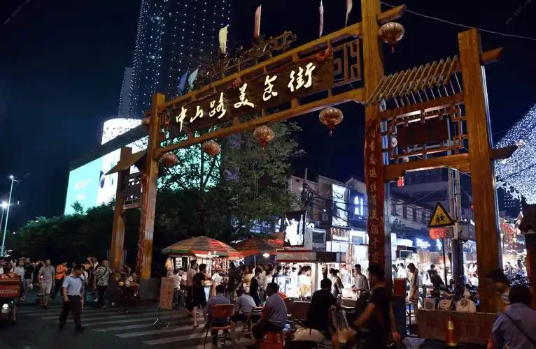 南宁中山路美食街,能让你从街头吃到街尾,是吃货们的天堂