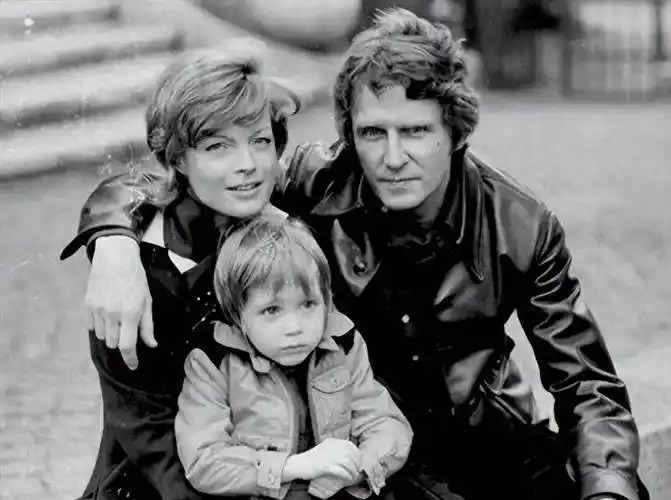 罗密:演活了茜茜公主,14岁独子离世10个月后,43岁的她心碎而亡_阿兰