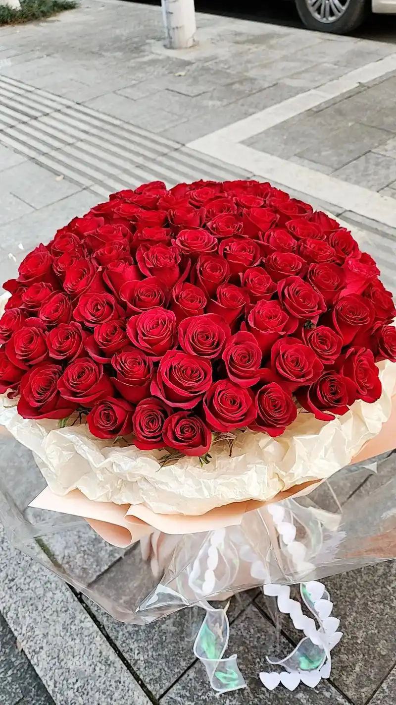 99朵玫瑰花95#我的花店日常 #一束花的仪式感是用心的偏爱 - 抖音