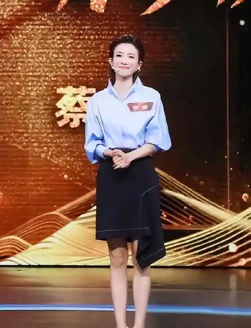 2009年,他更是胜任《环球视线》这一权威节目的主持工作.