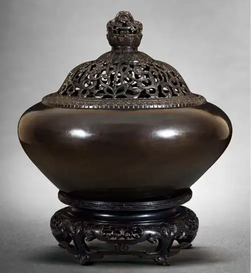 "乾隆年制"款钵式熏炉