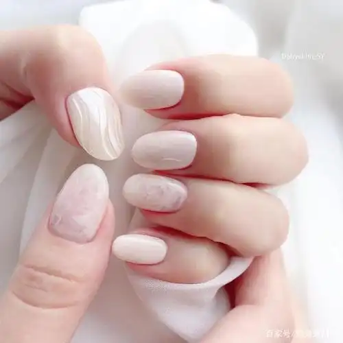 【潮流美甲2021】5款米白,奶白及珍珠白色美甲散发低调气质感!