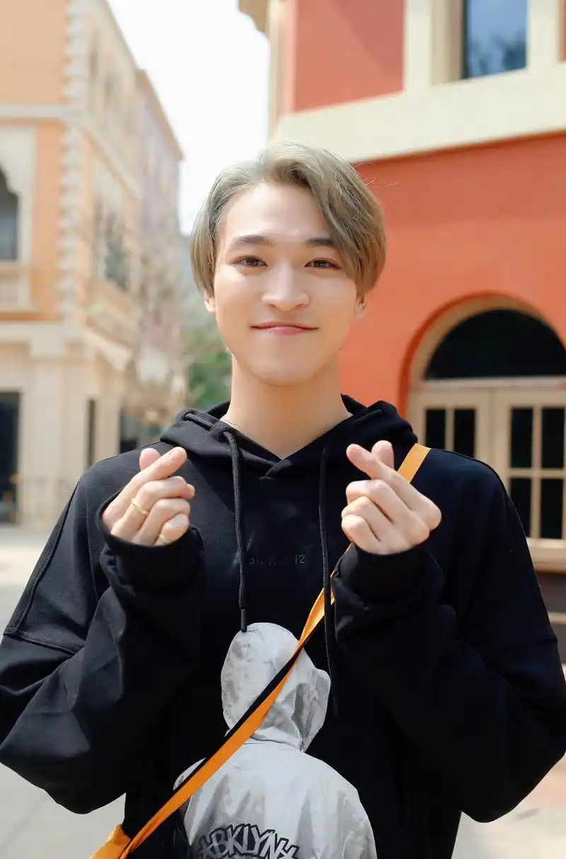 创造营选手赞多图片壁纸