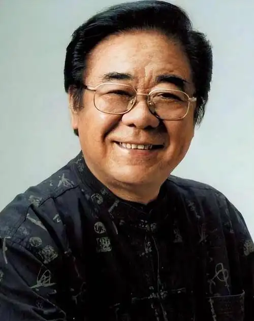 金铁霖是一位声乐家,享有盛誉,他的学生包括李谷一和朱之文,他们的声