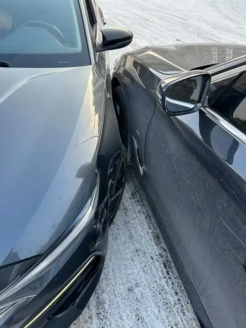 保险#宝马5系#剐蹭#懂车的解答 今天出门被对方车辆撞了, - 抖音