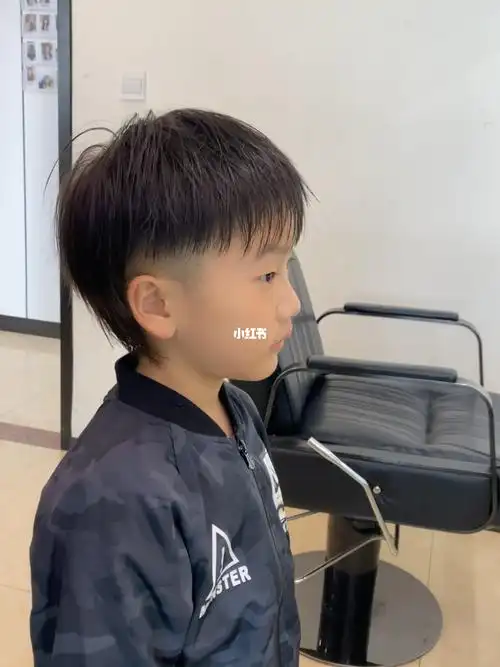 儿童酷感狼尾发型