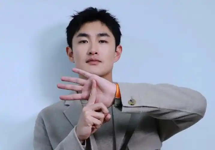 王彦霖用户外真人秀的玩法录制《快本》被阻止,尴尬却很暖心