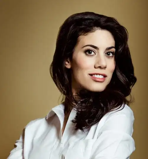 claire robinson host of "5 ingredient fix"