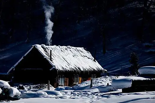 禾木村的图瓦炊烟