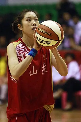 组图:全运会山东女篮大胜浙江 东道主赢肉搏战