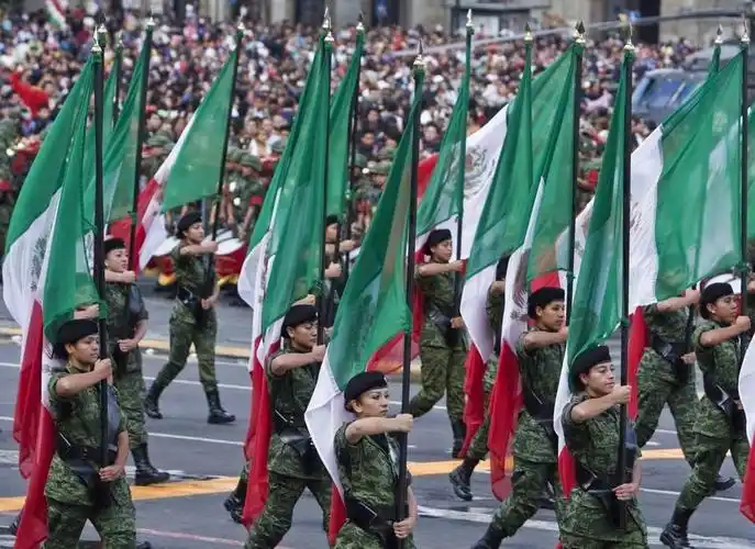 墨西哥举行阅兵式