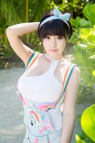 俏丽丰满大胸女神海边比基尼写真美女丰满图片库下载 _ 图片网