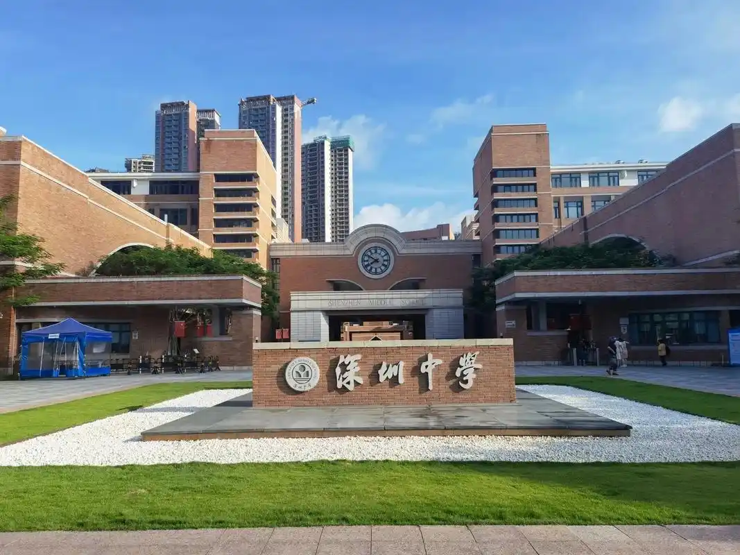 这里的童话故事,也有我们一份🏫.#深圳 #深圳中学泥岗校区 - 抖音