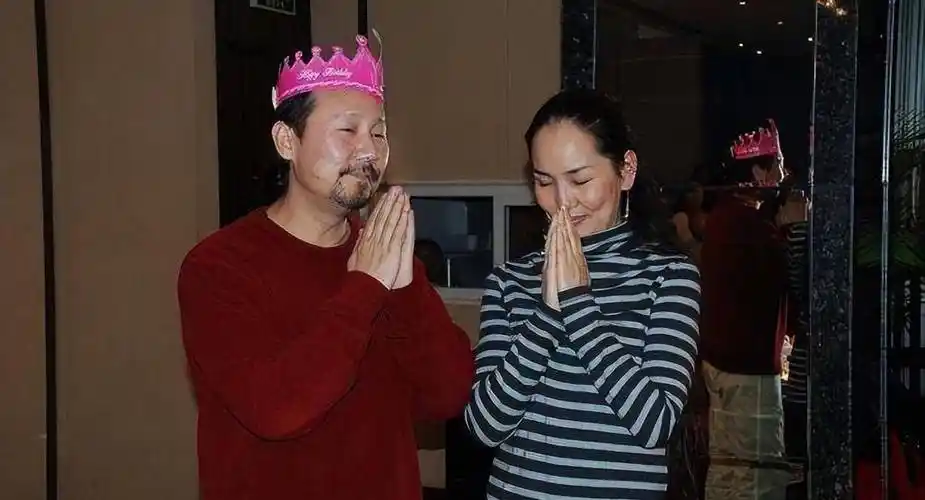 腾格尔和哈斯高娃离婚27年:他晚年丧女亲情有泪水,她单身也幸福_三弦