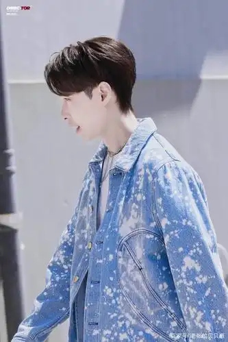 张艺兴:今天是蓝色的咩咩哦!