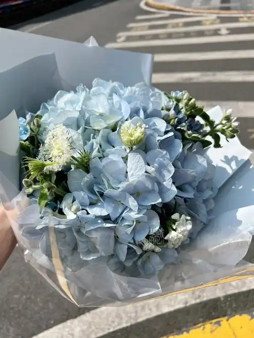 笔记灵感  #绣球花束  #伴手礼  送给小朋友的六一花束,没想到这铱排