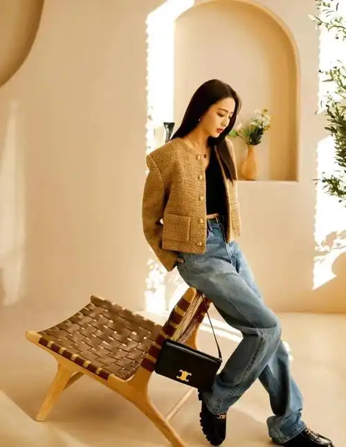 佟丽娅就是一个很会穿衣搭配的时尚女明星,她也常常在社交平台上晒出