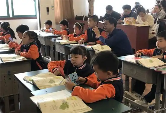 莲塘三小开展新教师见面课活动 - 图片新闻 - 南昌县教体局