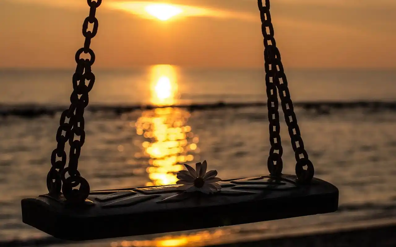 秋千唯美风景高清壁纸