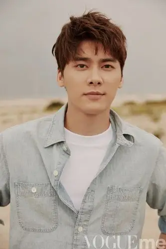 [李易峰][分享]210216 李易峰《vogueme》18年2月内页大片回顾!