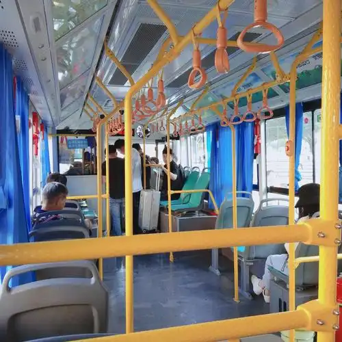 公交车上的视角