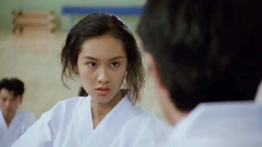 回顾52岁朱茵现状曝光住深山残屋开97年破车自由自在