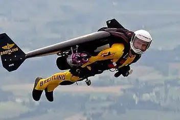 轻飞如燕 实拍单人喷射飞行器jetman高空飞行_百度视频搜索