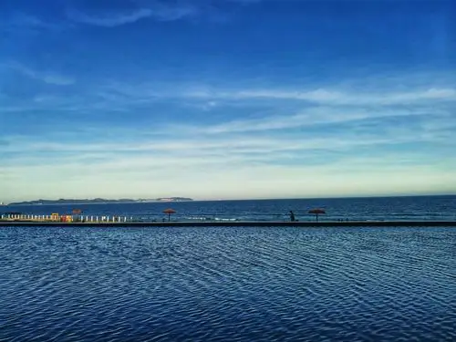 中海·黄金海岸位于汕头市濠江区,它被称为潮汕人的"马尔代夫".