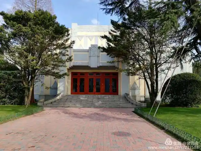 龙门楼,上海中学标志性建筑.