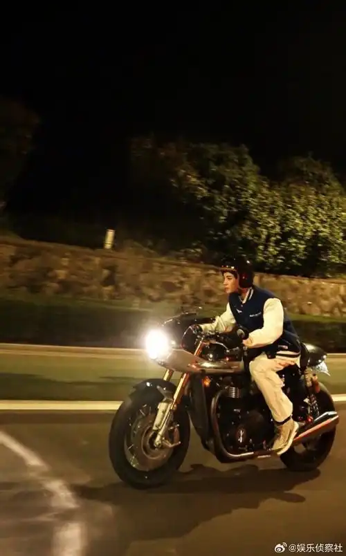 侯明昊机车男友
