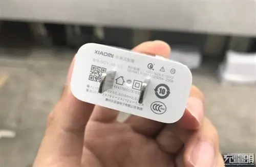 小米6充电器新版曝光:比亚迪代工