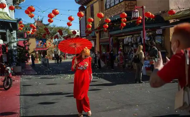 人民网讯 当地时间2021年2月12日,美国加利福尼亚州洛杉矶唐人街,当地
