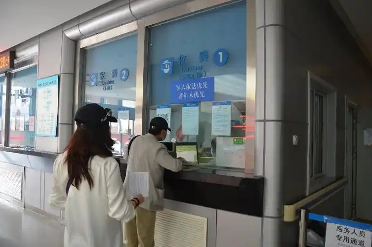 中国人民大学医院午间门诊第一天顺利运行