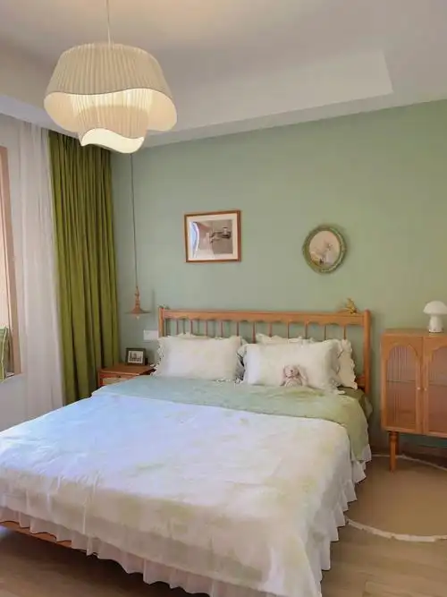 简单的小清新绿色卧室住起来很舒服