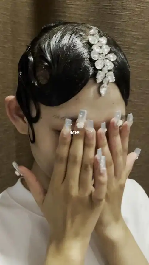 拉丁摩登通用一款国标舞造型