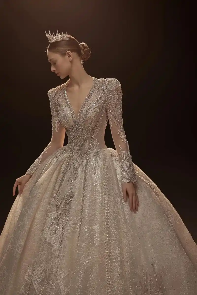极光盛宴|纯手工钉珠主纱彰显顶奢之贵96#婚纱礼服 #高定 - 抖音