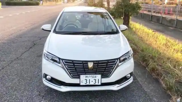 日本实拍丰田premio,造型不尖嘴猴腮 车标也帅