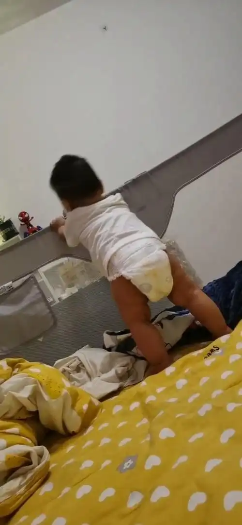 来自穿尿不湿小朋友的抖臀舞91