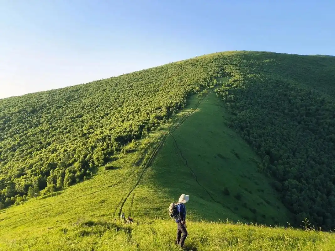 北京周边绝美高山草原:东猴顶 【目的地介绍】:东猴顶是燕山山脉的最