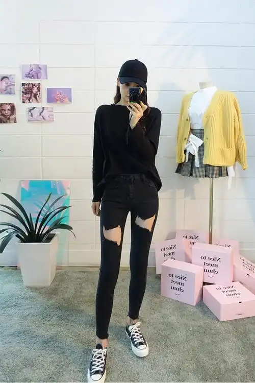 女黑色t恤搭配什么裤子 黑色长袖t恤搭配图片— 爱才妹生活