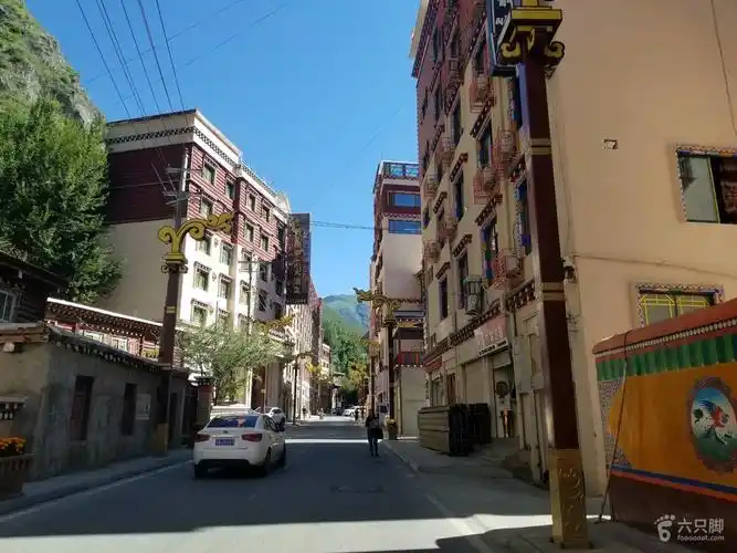 德格县城的街道,再见德格