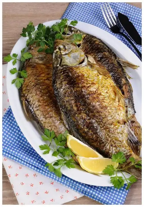 煎鲫鱼怎么做才不会粘锅这些方法值得一试