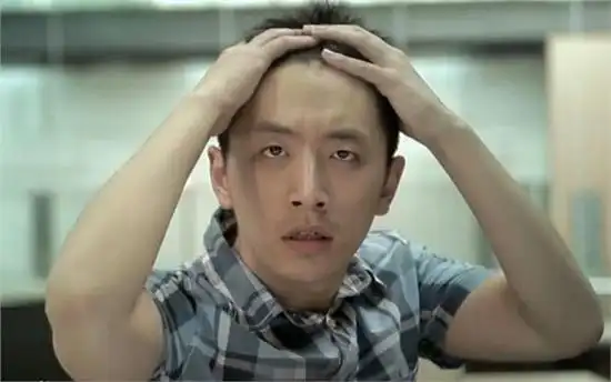 大家好,我叫王大锤 在勤勤恳恳当了两年小白领后 我终于在年